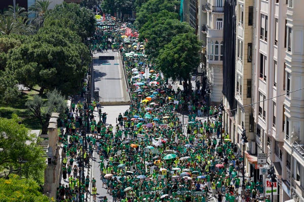 25.000 docentes vuelven a las calles de Valencia en la cuarta manifestación desde el inicio de la huelga indefinida 25.000 docentes vuelven a las calles de Valencia en la cuarta manifestación desde el inicio de la huelga indefinida
