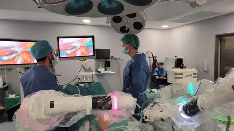 El Hospital Obispo Polanco alcanza las 100 cirugías robóticas El Hospital Obispo Polanco alcanza las 100 cirugías robóticas