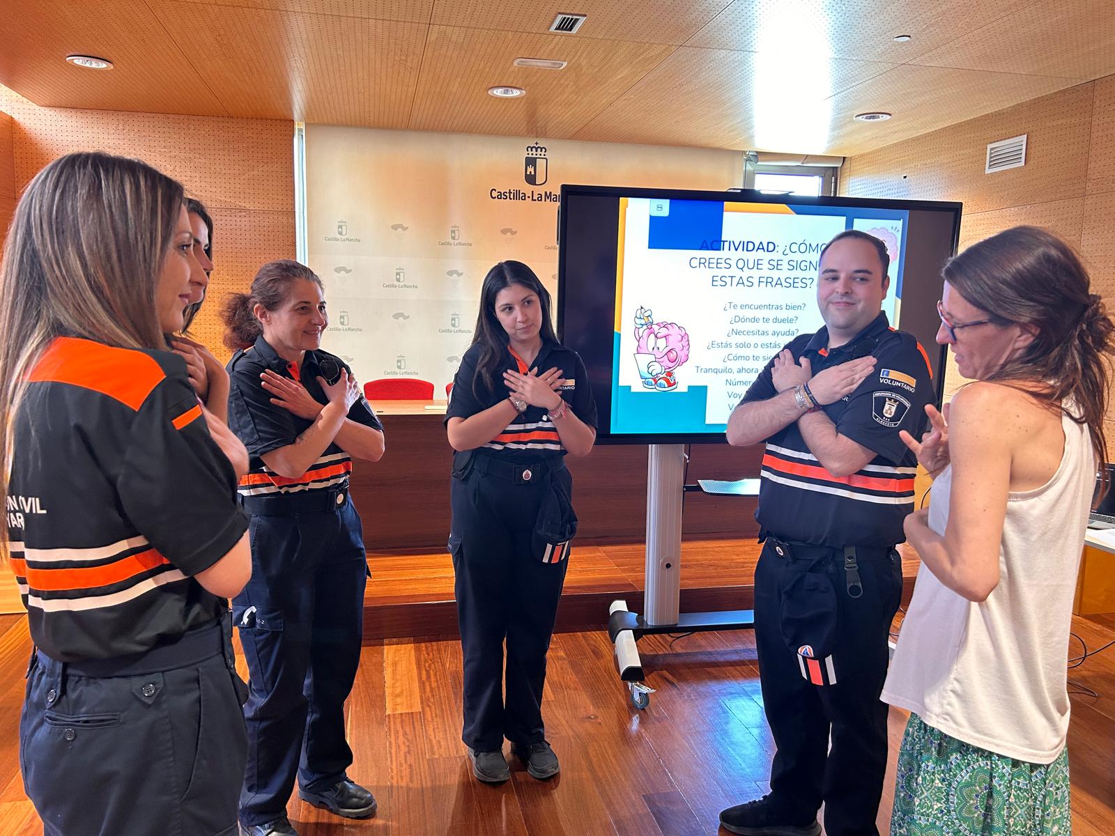 Voluntarios de Protección Civil se forman en lengua de signos Voluntarios de Protección Civil se forman en lengua de signos