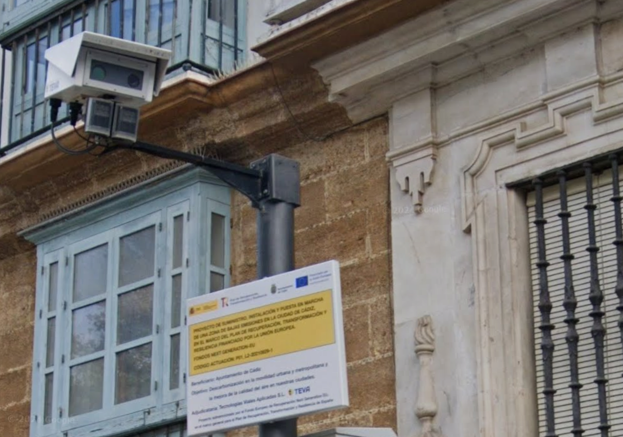 Entra en vigor la Zona de Bajas Emisiones de Cádiz: no se sancionará los primeros seis meses Entra en vigor la Zona de Bajas Emisiones de Cádiz: no se sancionará los primeros seis meses