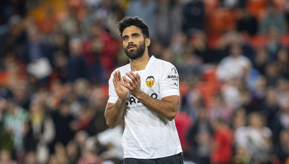 Eray Cömert con el Valencia CF