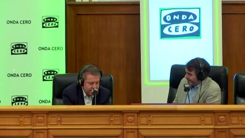 Entrevista a Emiliano Garc&iacute;a-Page en La Br&uacute;jula, con Rafa Latorre