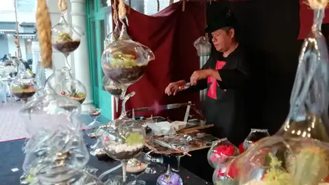 La Carta Puebla de Valdés reúne a cuarenta stands medievales. La Carta Puebla de Valdés reúne a cuarenta stands medievales.