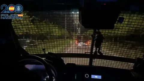 Más de 400 agentes de la Policía Nacional participan en una operación contra el tráfico de drogas y armas en Torrelavega Más de 400 agentes de la Policía Nacional participan en una operación contra el tráfico de drogas y armas en Torrelavega