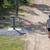 El ayuntamiento instala nuevas fuentes, papeleras y bancos por los parques y jardines de la ciudad El ayuntamiento instala nuevas fuentes, papeleras y bancos por los parques y jardines de la ciudad