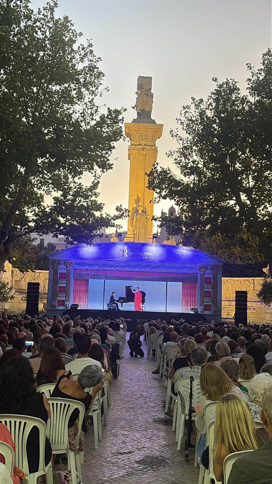 La Plaza de España de Cádiz acoge este viernes el concierto gratuito de la Carroza del Teatro Real La Plaza de España de Cádiz acoge este viernes el concierto gratuito de la Carroza del Teatro Real