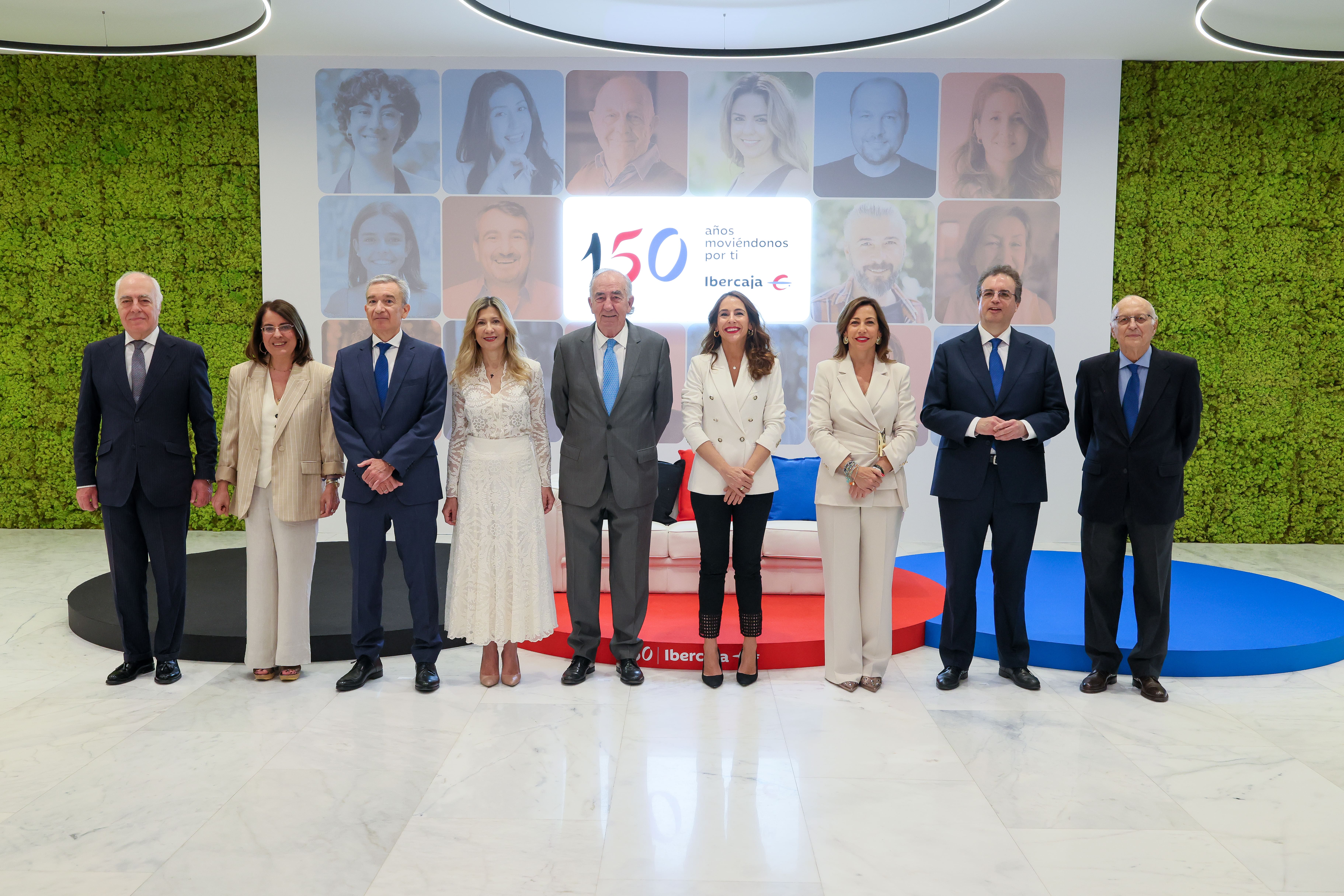Ibercaja repasa su 150 aniversario con la exposición "150 años moviéndonos por tí" Ibercaja repasa su 150 aniversario con la exposición "150 años moviéndonos por tí"