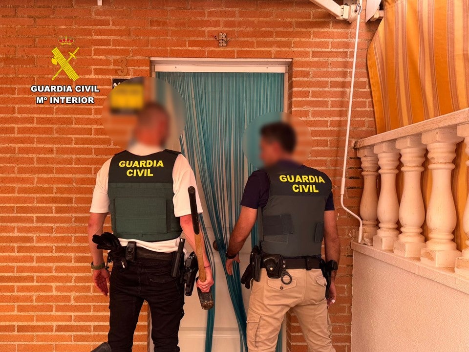 Detenido por estafar más de 30.000 euros a vecinos de Santa Pola con una supuesta empresa de toldos Detenido por estafar más de 30.000 euros a vecinos de Santa Pola con una supuesta empresa de toldos