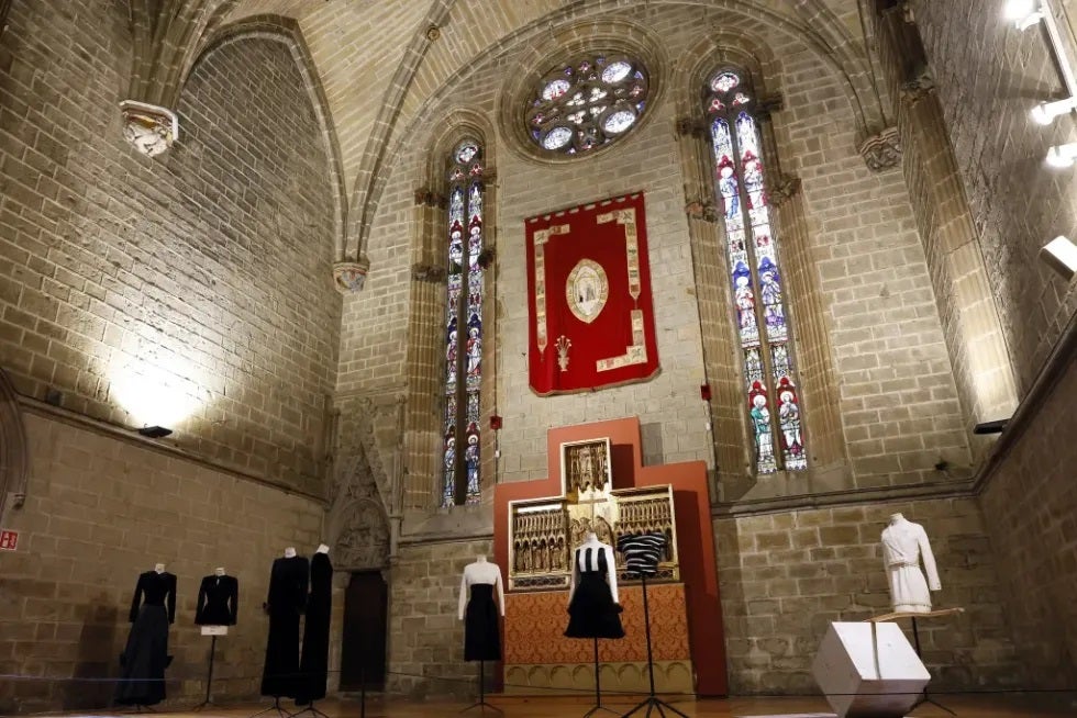 La Catedral de Pamplona exhibe 25 piezas inéditas de alta costura de Valentino Garavani La Catedral de Pamplona exhibe 25 piezas inéditas de alta costura de Valentino Garavani