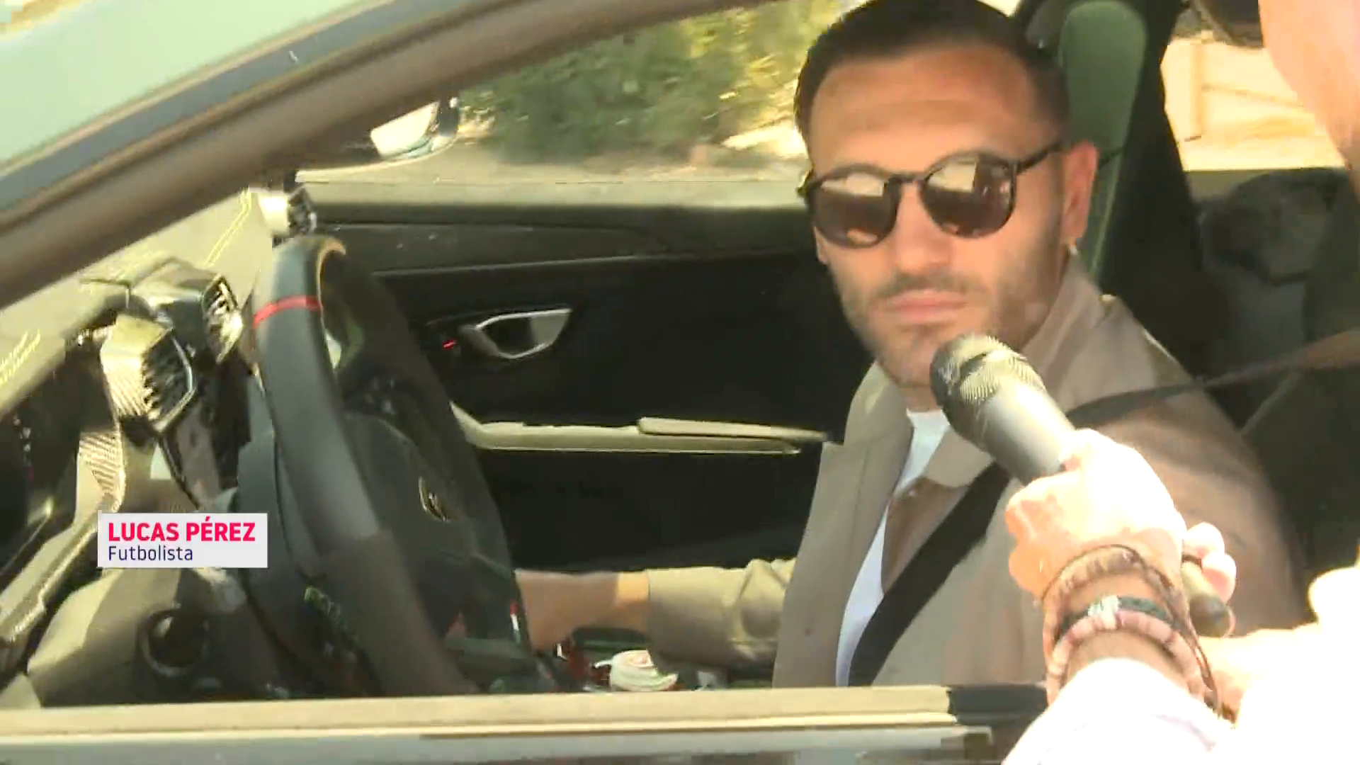 El futbolista Lucas Pérez, estafado con 340.00 euros en billetes falsos tras vender joyas y un Lamborghini El futbolista Lucas Pérez, estafado con 340.00 euros en billetes falsos tras vender joyas y un Lamborghini