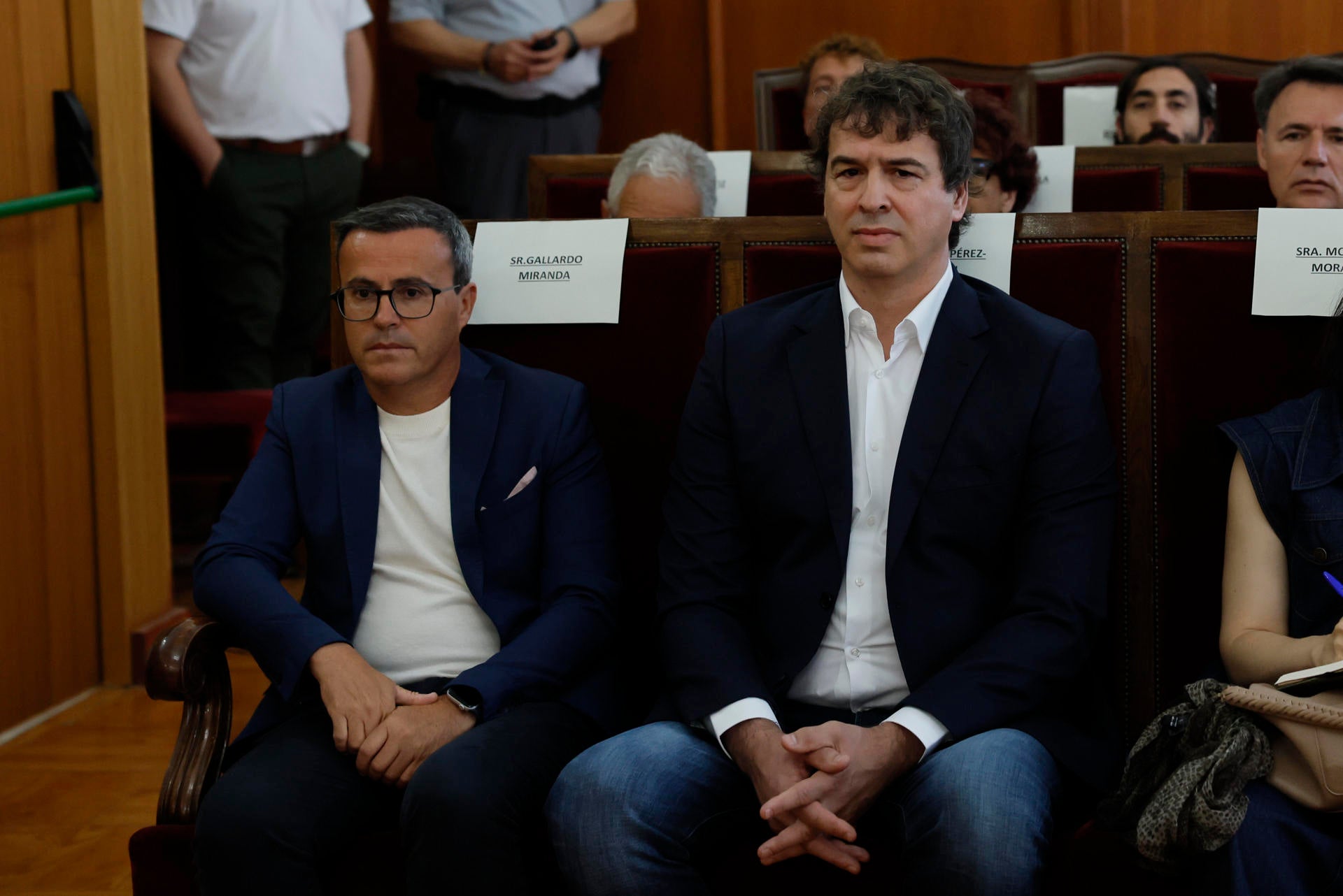 El hermano del presidente del gobierno David Sánchez y Miguel Ángel Gallardo, ex líder del PSOE extremeño, este jueves en la Audiencia de Badajoz El hermano del presidente del gobierno David Sánchez y Miguel Ángel Gallardo, ex líder del PSOE extremeño, este jueves en la Audiencia de Badajoz
