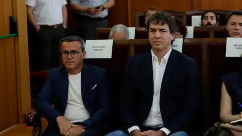 El hermano del presidente del gobierno David Sánchez y Miguel Ángel Gallardo, ex líder del PSOE extremeño, este jueves en la Audiencia de Badajoz El hermano del presidente del gobierno David Sánchez y Miguel Ángel Gallardo, ex líder del PSOE extremeño, este jueves en la Audiencia de Badajoz/EFE/ Ballesteros