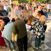 Recogida de firmas por la AAVV del Centro de Cuenca Recogida de firmas por la AAVV del Centro de Cuenca