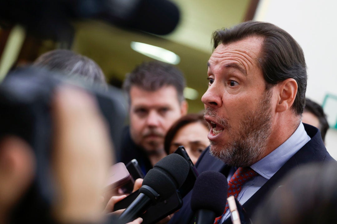 El ministro de Transportes y Movilidad Sostenible, Óscar Puente, se dirige a los periodistas El ministro de Transportes y Movilidad Sostenible, Óscar Puente, se dirige a los periodistas
