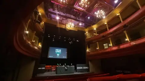 Más de uno Alcalá desde el Corral de Comedias de Alcalá de Henares Estudio de radio montado en el escenario del Corral de Comedias de Alcalá de Henares