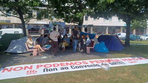 Acampada de trabajadoras del téxtil delante de la Confederación de Empresarios de Galicia en A Coruña Acampada de trabajadoras del téxtil delante de la Confederación de Empresarios de Galicia en A Coruña