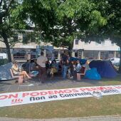 Acampada de trabajadoras del téxtil delante de la Confederación de Empresarios de Galicia en A Coruña 