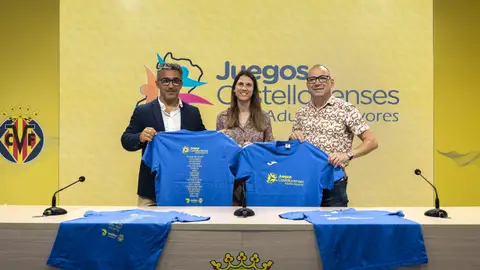 El concejal de Deportes, Xus Madrigal, y Roberto Marqués, responsable de Patagonia Esport e impulsor de la actividad, junto a Paloma Masó del Villarreal CF. El concejal de Deportes, Xus Madrigal, y Roberto Marqués, responsable de Patagonia Esport e impulsor de la actividad, junto a Paloma Masó del Villarreal CF.