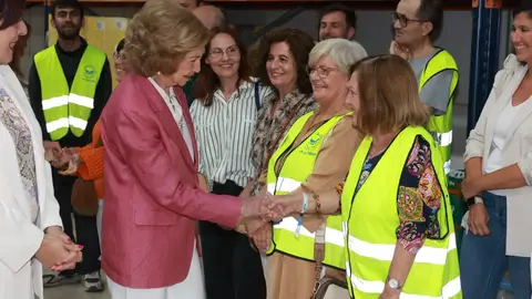 Recorrido de la Reina Sofía por las instalaciones del Banco de Alimentos de Castellón Recorrido de la Reina Sofía por las instalaciones del Banco de Alimentos de Castellón