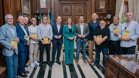 El Ayuntamiento de Castellón y Motorocasión rinden homenaje a los impulsores de la feria en su 30º aniversario El Ayuntamiento de Castellón y Motorocasión rinden homenaje a los impulsores de la feria en su 30º aniversario