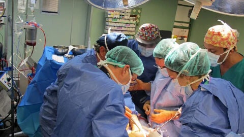 Intervenci&oacute;n de estimulaci&oacute;n cerebral profunda para el tratamiento del Parkinson en el Hospital Negr&iacute;n
