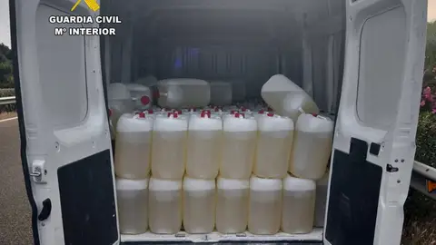 Interceptan en la A-5 en Badajoz una furgoneta con 4.000 litros de gasolina para abastecimiento a narcolanchas Interceptan en la A-5 en Badajoz una furgoneta con 4.000 litros de gasolina para abastecimiento a narcolanchas