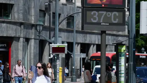 España vive un calor "propio de julio" y la AEMET avisa de un verano "con temperaturas por encima de lo normal" España vive un calor "propio de julio" y la AEMET avisa de un verano "con temperaturas por encima de lo normal"