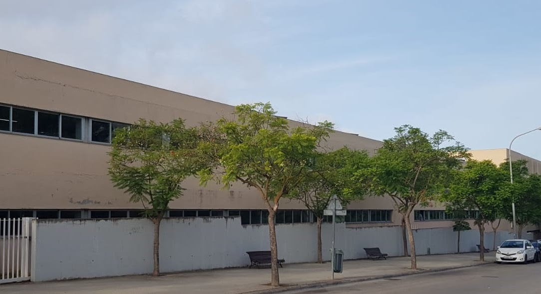 Detenido un menor de 16 años tras intentar robar a punta de pistola el coche de una mujer junto al Instituto de Bendinat Detenido un menor de 16 años tras intentar robar a punta de pistola el coche de una mujer junto al Instituto de Bendinat
