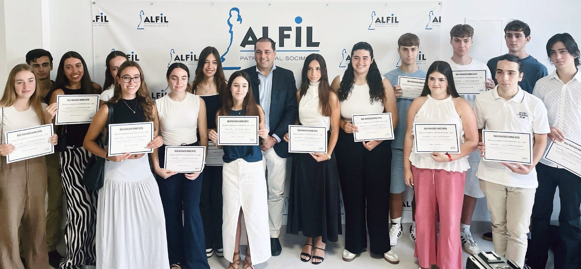 Grupo Alfil lanza una nueva convocatoria de Becas Francisco Gómez Reyes Grupo Alfil lanza una nueva convocatoria de Becas Francisco Gómez Reyes