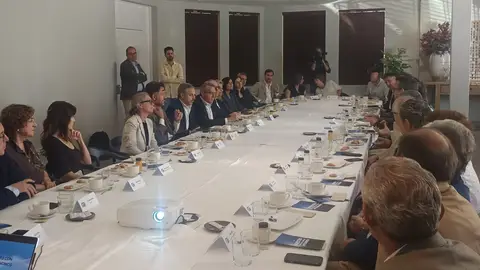 Encuentro en Elche en el que ha participado el vicesecretario general de Economía del PP. Encuentro en Elche en el que ha participado el vicesecretario general de Economía del PP.