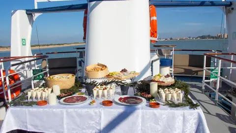 Cruceros Torre del Oro lleva la Summer Tourism Party 2026 a Sanlúcar de Barrameda para homenajear a los profesionales del turismo Cruceros Torre del Oro lleva la Summer Tourism Party 2026 a Sanlúcar de Barrameda para homenajear a los profesionales del turismo