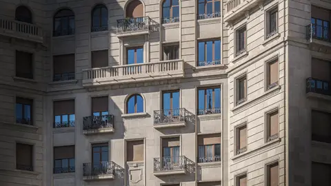 Façana d'un bloc de pisos a Barcelona Façana d'un bloc de pisos a Barcelona