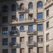 Façana d'un bloc de pisos a Barcelona