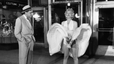 Marilyn Monroe en una escena de la pel&iacute;cula 'La tentaci&oacute;n vive arriba'