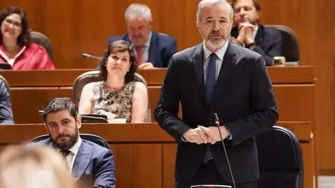 El presidente Azcón durante su intervención en la sesión de control al Gobierno El presidente Azcón durante su intervención en la sesión de control al Gobierno