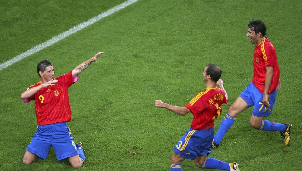 Fernando Torres haciendo la mítica celebración del arquero, en el Mundial 2006.