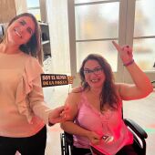 Irene Fuster junto a una amiga