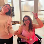 Irene Fuster junto a una amiga Irene Fuster junto a una amiga