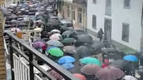 Los vecinos de Trevias solicitan paralizar la apertura de plicas de la depuradora. Los vecinos de Trevias solicitan paralizar la apertura de plicas de la depuradora.