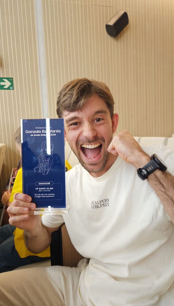 Carlos Sagredo con el premio