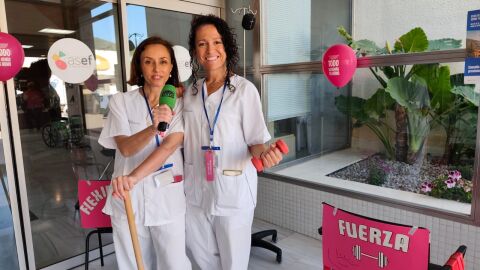 Ana López y Ana Díaz, enfermera y fisioterapeuta del Área de Salud de Ibiza y Formentea en el gimnasio improvisado de Can Misses Ana López y Ana Díaz, enfermera y fisioterapeuta del Área de Salud de Ibiza y Formentea en el gimnasio improvisado de Can Misses