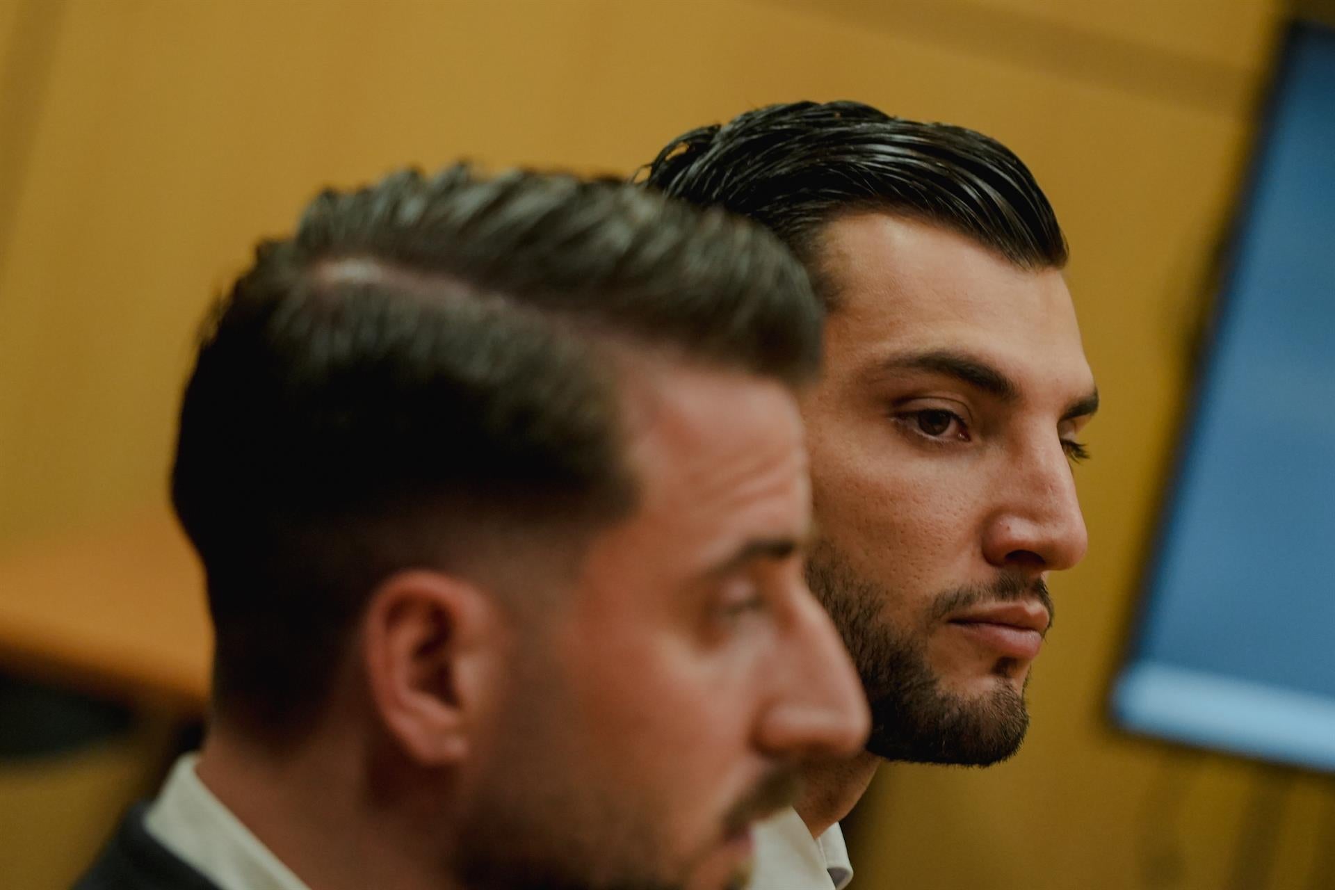 'Caso Rafa Mir': el Elche no se pronuncia aún, el Sevilla emite un comunicado y el jugador recurrirá 'Caso Rafa Mir': el Elche no se pronuncia aún, el Sevilla emite un comunicado y el jugador recurrirá