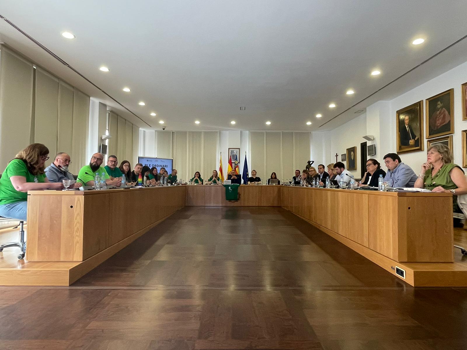 El Pleno de Vila-real respalda las reivindicaciones docentes y aprueba definitivamente el presupuesto de 2026 El Pleno de Vila-real respalda las reivindicaciones docentes y aprueba definitivamente el presupuesto de 2026
