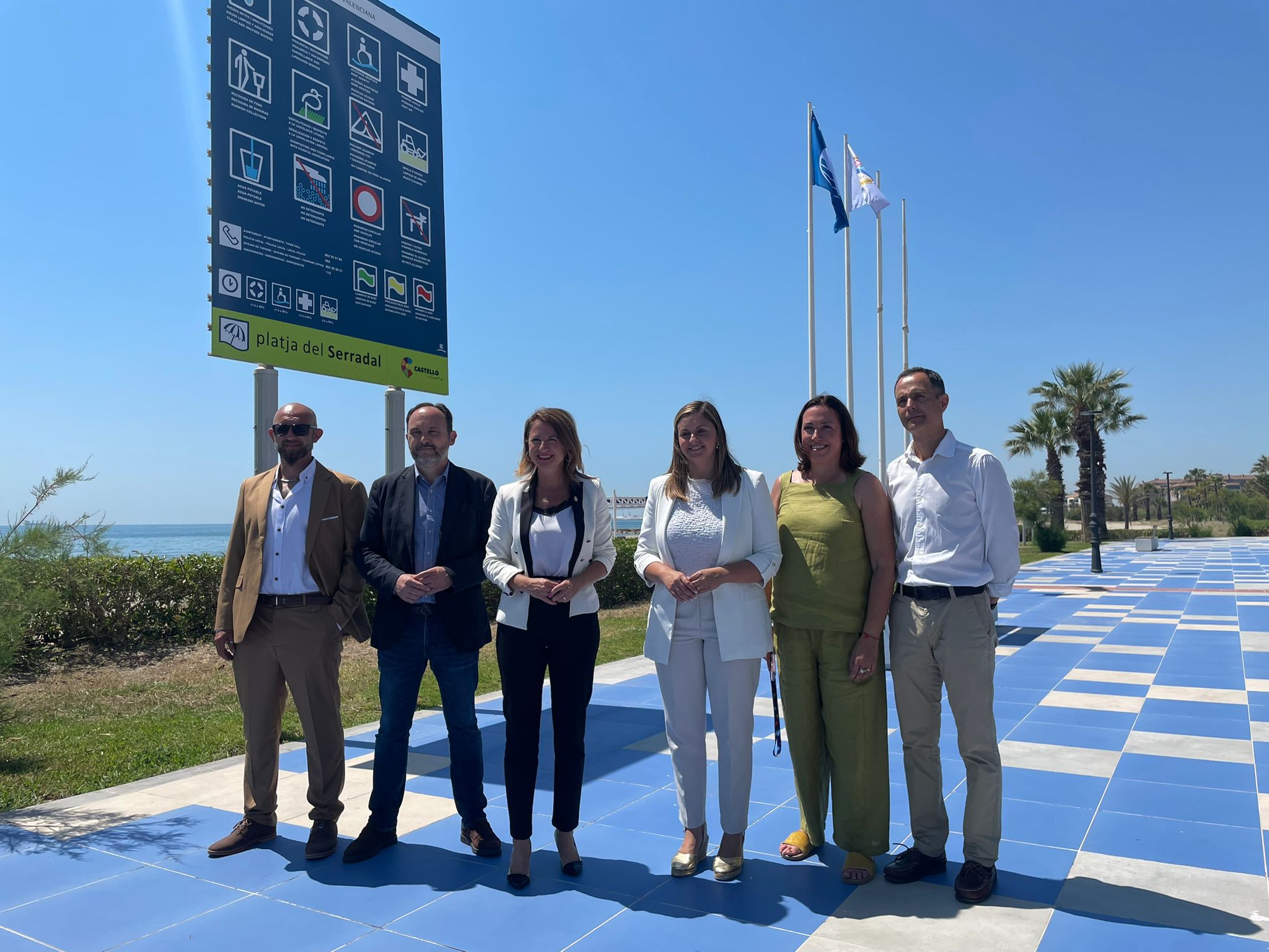 Castellón recupera la bandera azul del Serradal y logra el pleno en todas sus playas Castellón recupera la bandera azul del Serradal y logra el pleno en todas sus playas