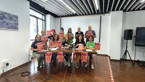 Las entidades convocantes animan a la sociedad valenciana a sumarse a la manifestación. Las entidades convocantes animan a la sociedad valenciana a sumarse a la manifestación.