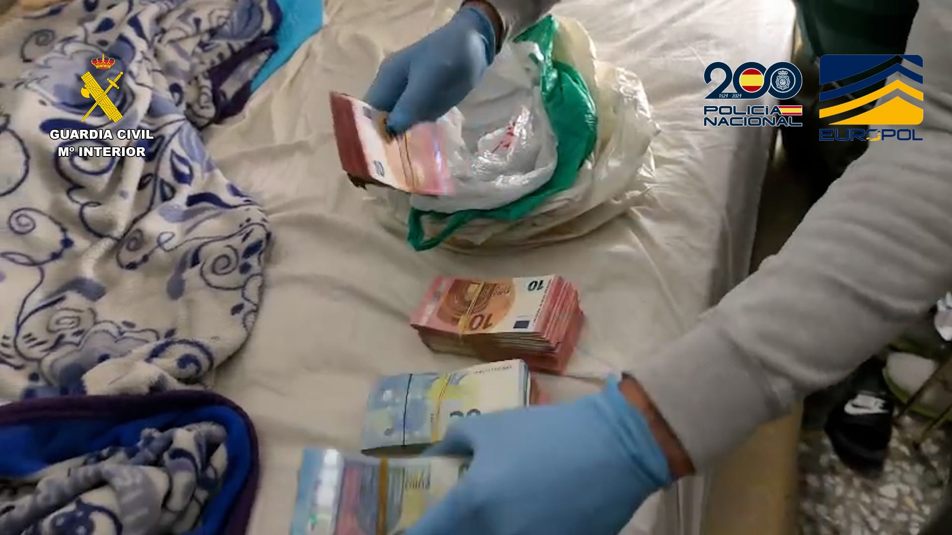 Nueve detenidos por abastecer con combustible y embarcaciones a mafias entre Argelia y España Nueve detenidos por abastecer con combustible y embarcaciones a mafias entre Argelia y España