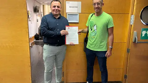 De izquerda a derecha, Ramón Abad y José Luis Lorenz, diputados del PSPV-PSOE en Les Corts. De izquerda a derecha, Ramón Abad y José Luis Lorenz, diputados del PSPV-PSOE en Les Corts.