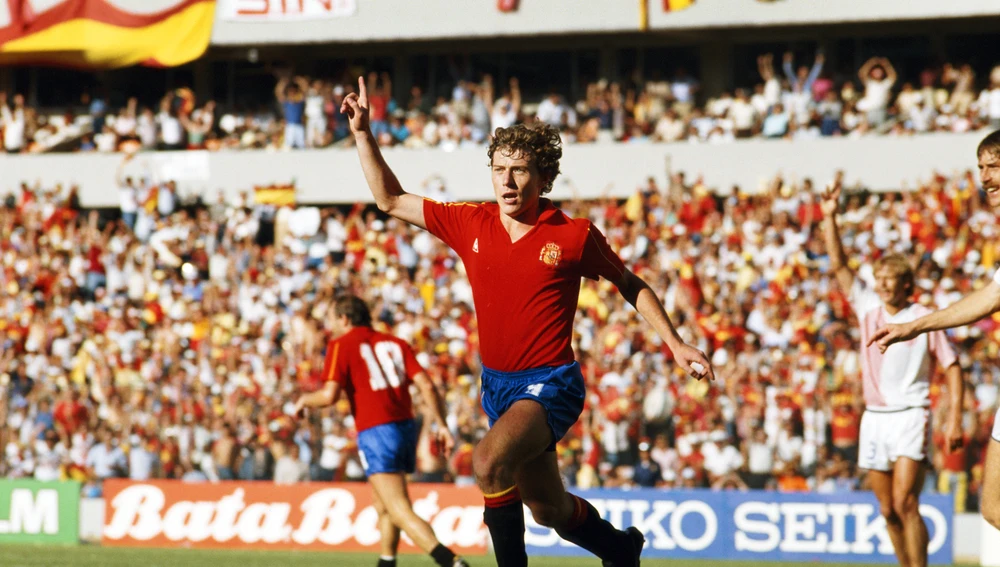 Emilio Butragueño celebrando un gol contra Dinamarca. Emilio Butragueño celebrando un gol contra Dinamarca.
