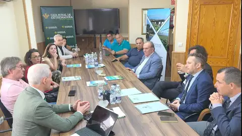 Caja Rural de Extremadura y Regantes de la Margen Izquierda del Rosarito firman un préstamo para modernización Caja Rural de Extremadura y Regantes de la Margen Izquierda del Rosarito firman un préstamo para modernización