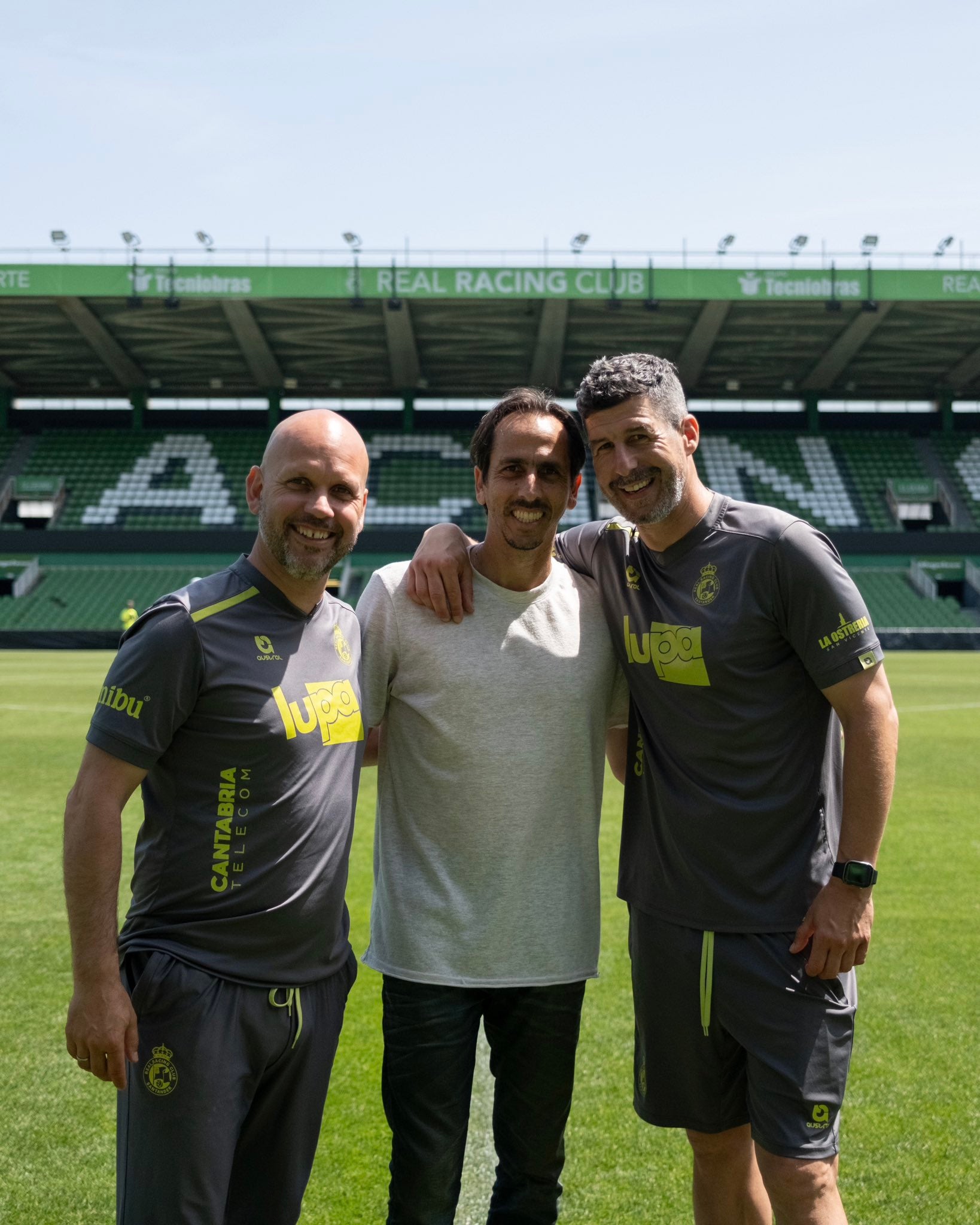 Yossi Benayoun: "Estoy sorprendido del cariño de la afición, me fui hace 21 años" Yossi Benayoun: "Estoy sorprendido del cariño de la afición, me fui hace 21 años"